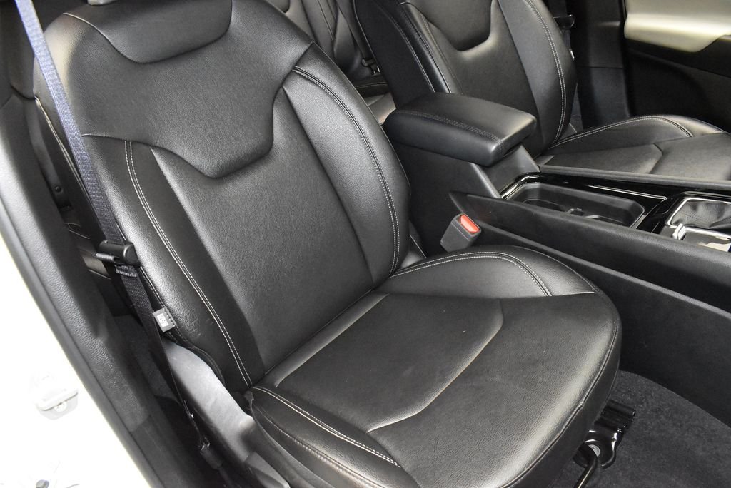 Used 2025 White Jeep Limited image 24
