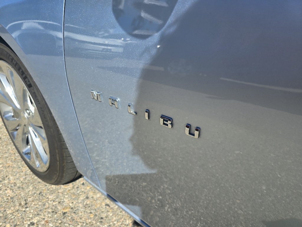 Used 2017 Arctic Blue Metallic Chevrolet Premier image 11