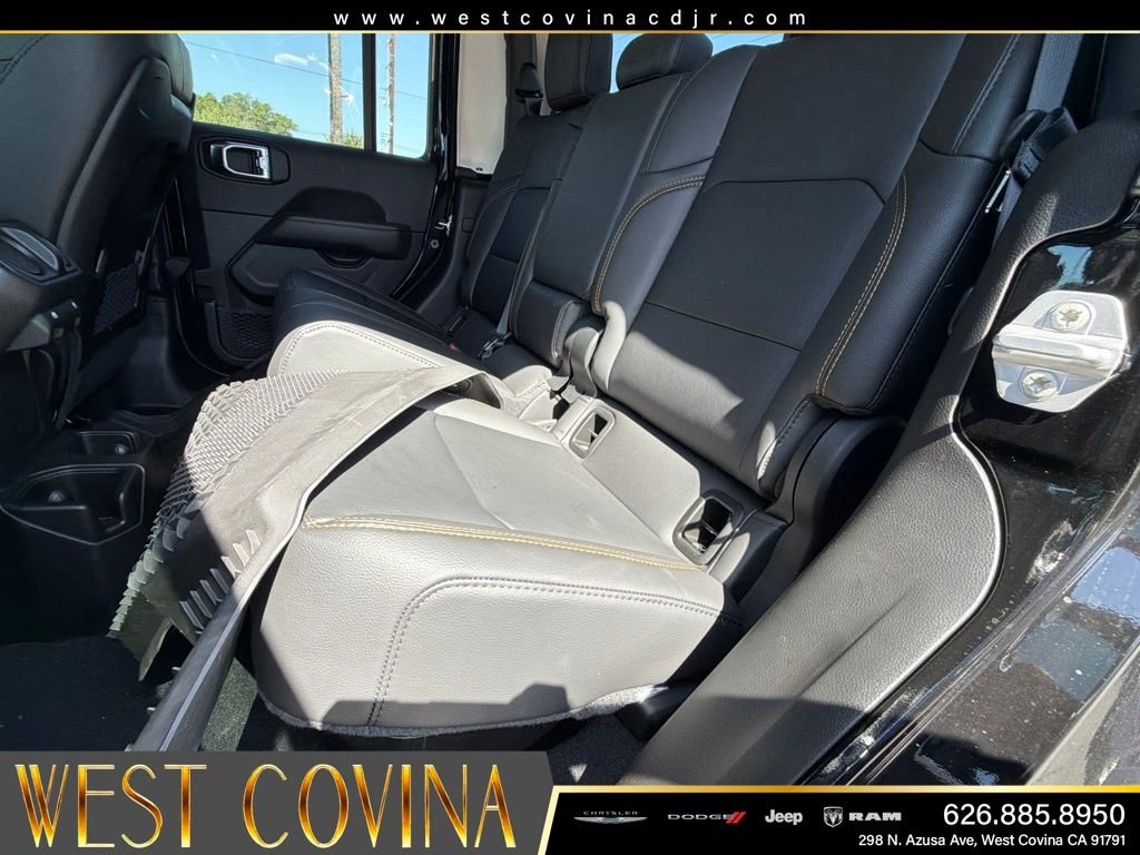 New 2026 Black Clear-Coat Exterior Paint Jeep Sahara image 33