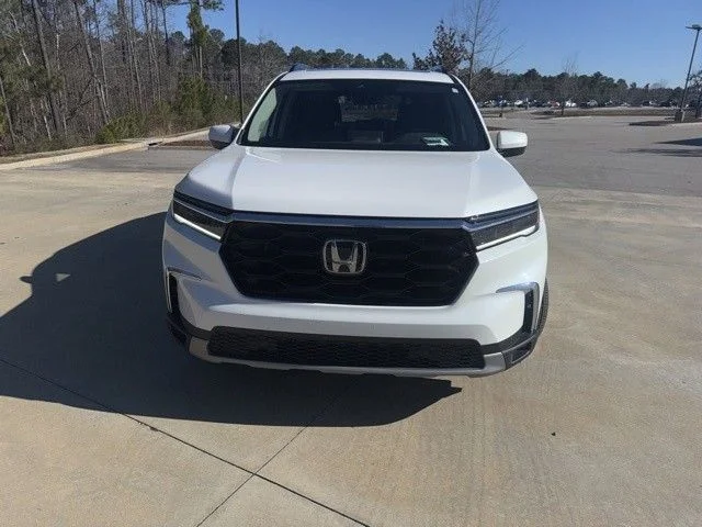 Certified Used 2024 Platinum White Pearl Honda Touring image 2