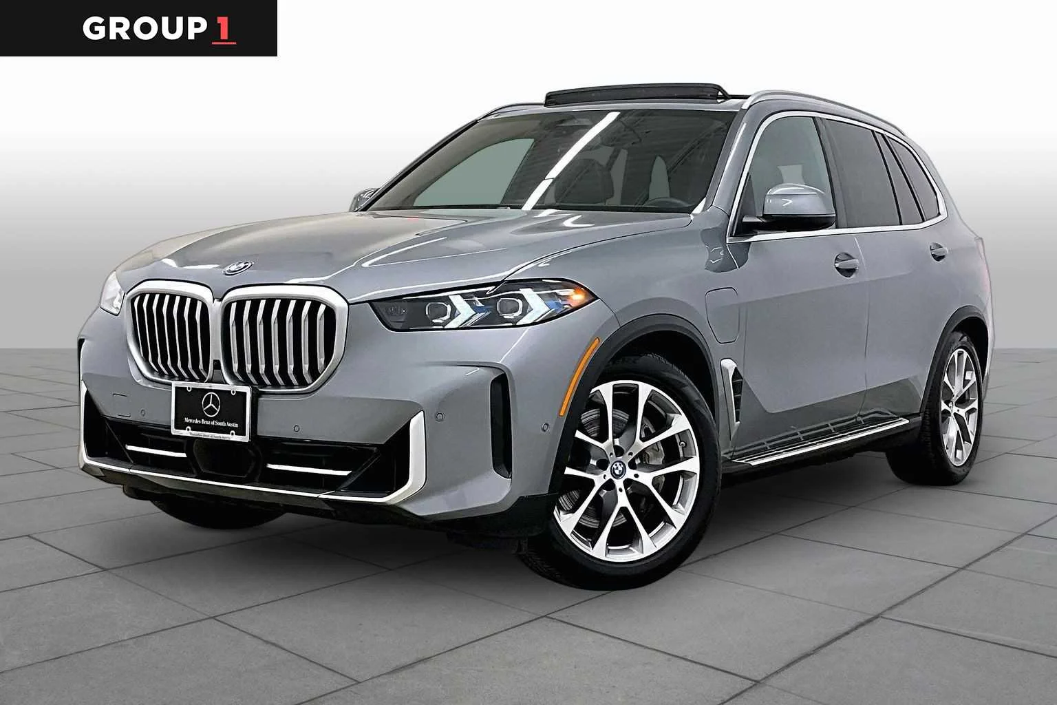2025 BMW X5 xDrive50e's photo