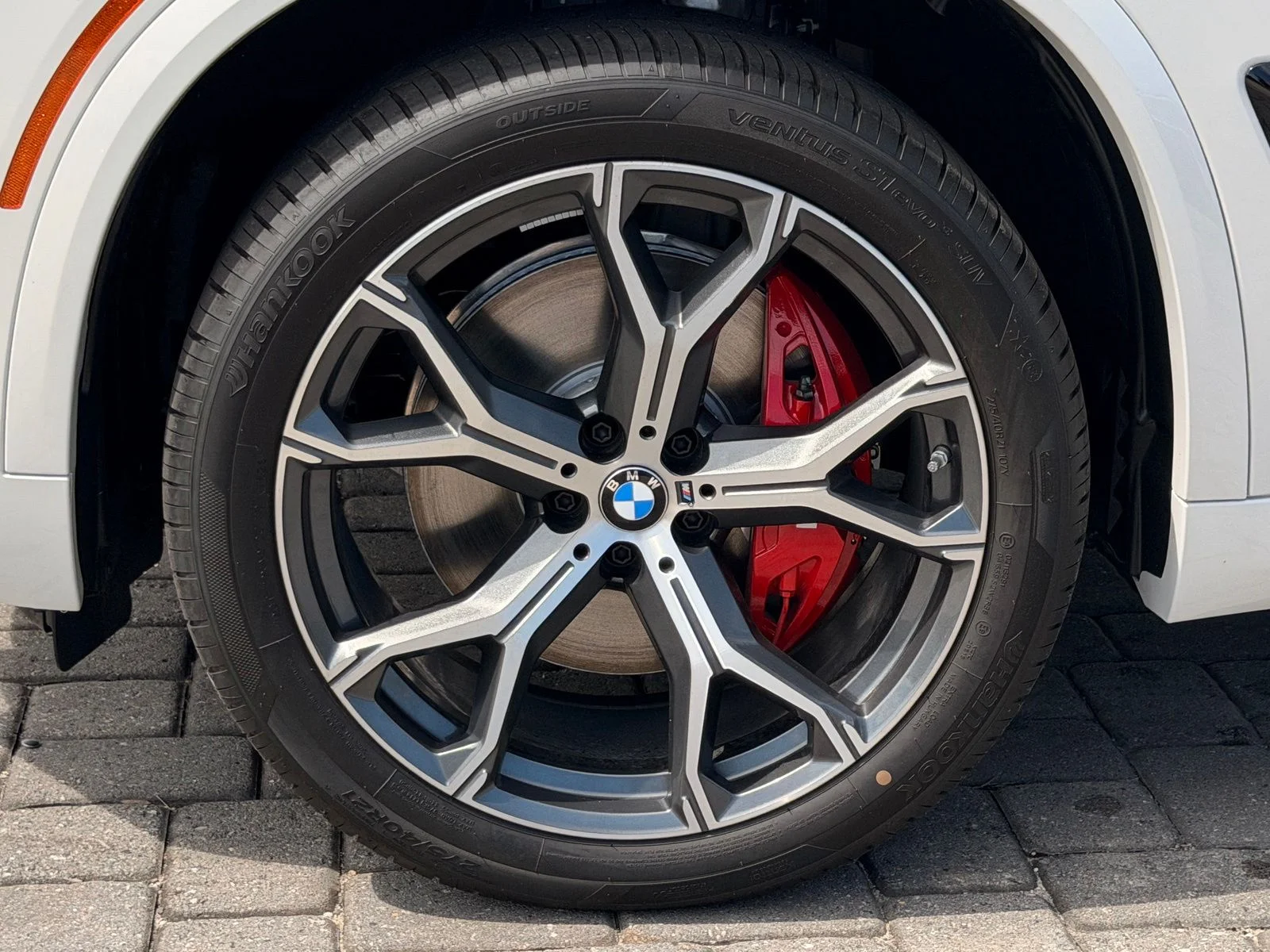 New 2026 Mineral White Metallic BMW xDrive40i image 13