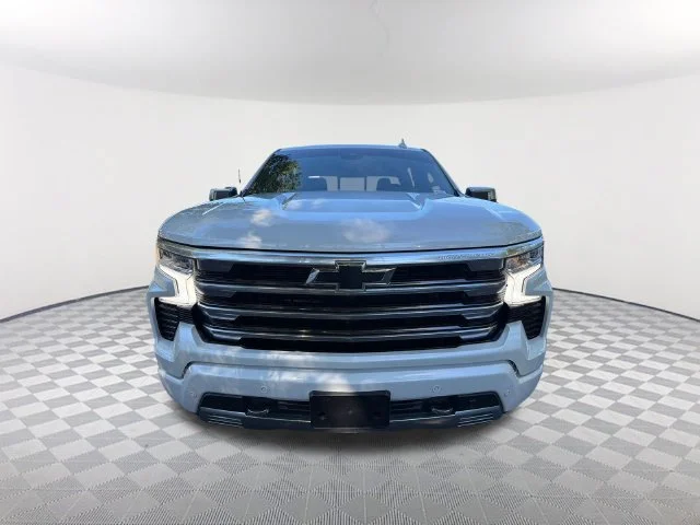 Used 2024 Iridescent Pearl Tricoat Chevrolet High Country image 2