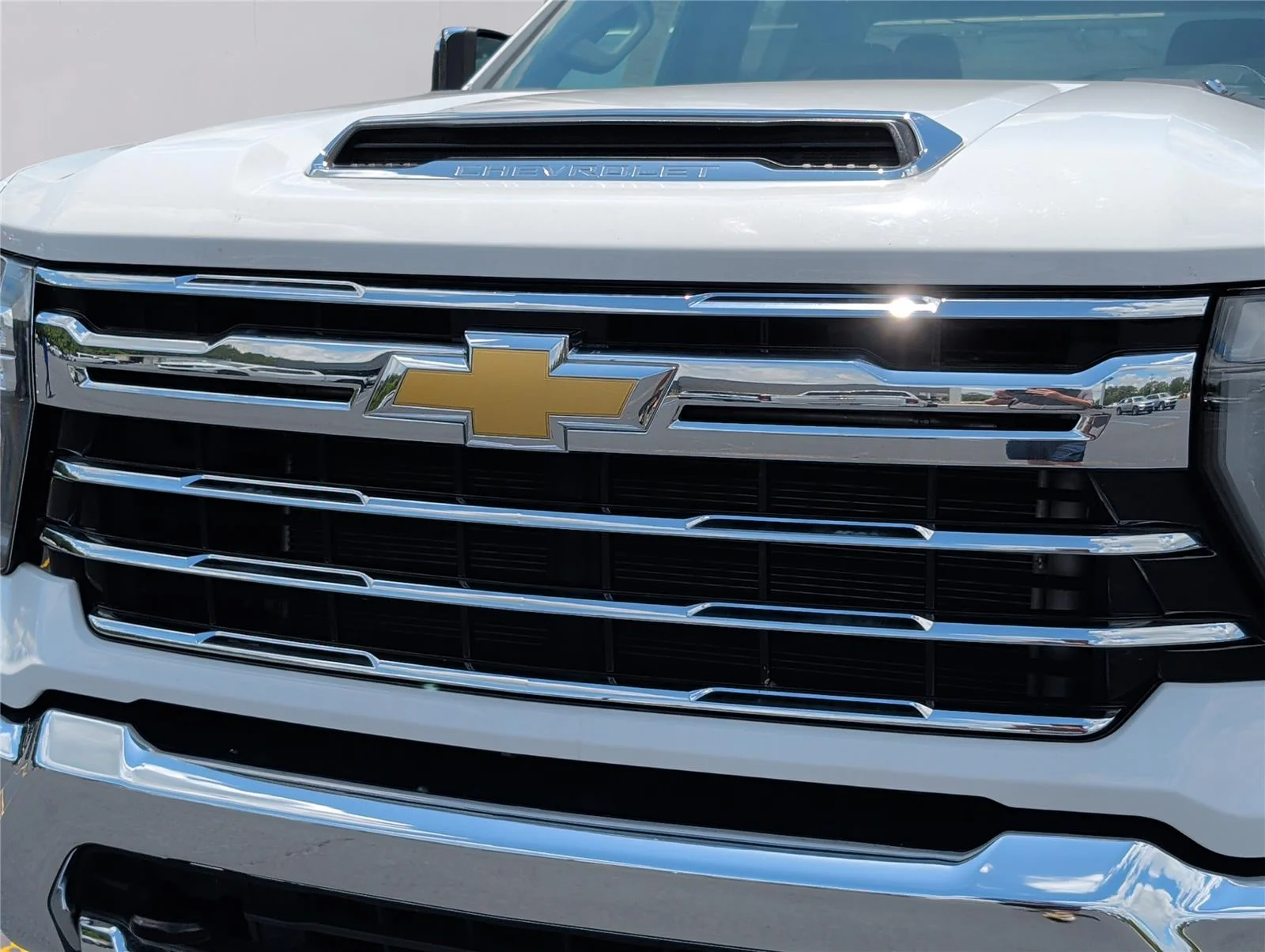 Used 2024 Summit White Chevrolet LTZ image 14