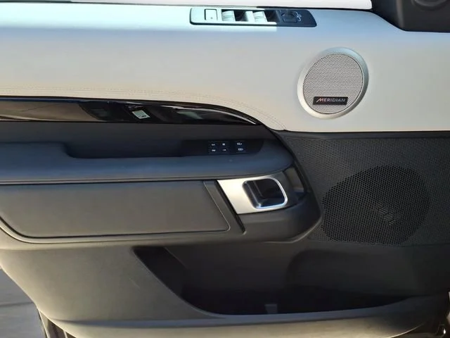 Used 2025  Land Rover S image 16