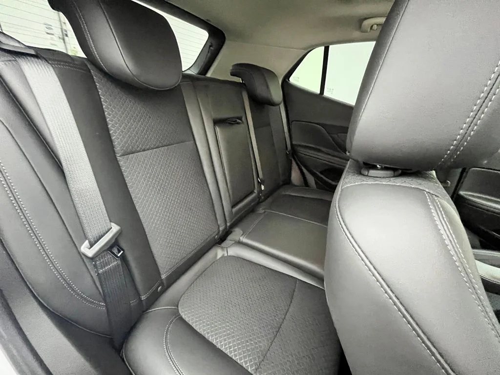 Used 2022 White Buick Preferred image 35