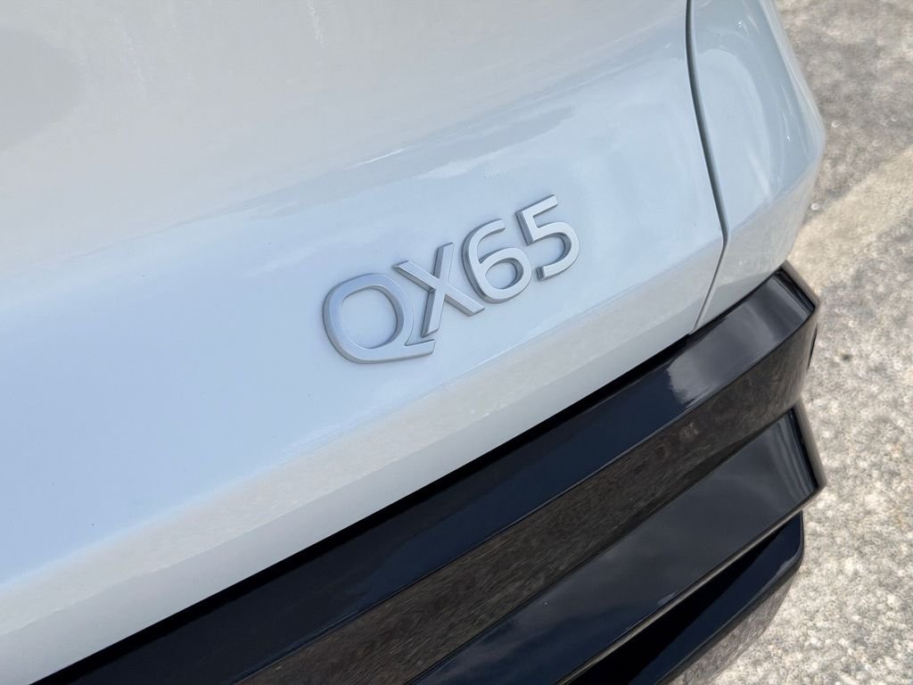 New 2027 RADIANT WHITE INFINITI Luxe AWD image 13