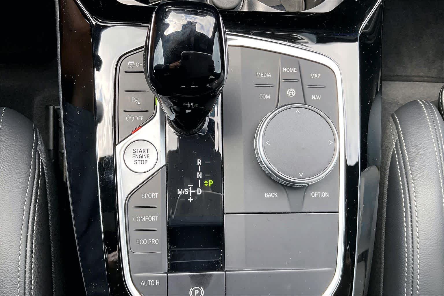 Used 2022 Black Sapphire Metallic BMW sDrive30i image 33