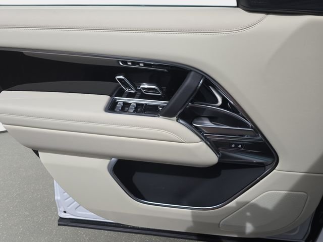 New 2026 Ostuni Pearl White LAND ROVER SE image 19