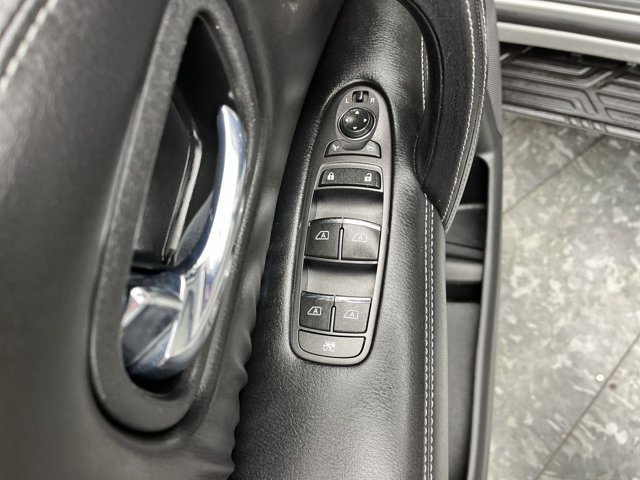 Used 2020 Brilliant Silver Metallic Nissan SL image 9
