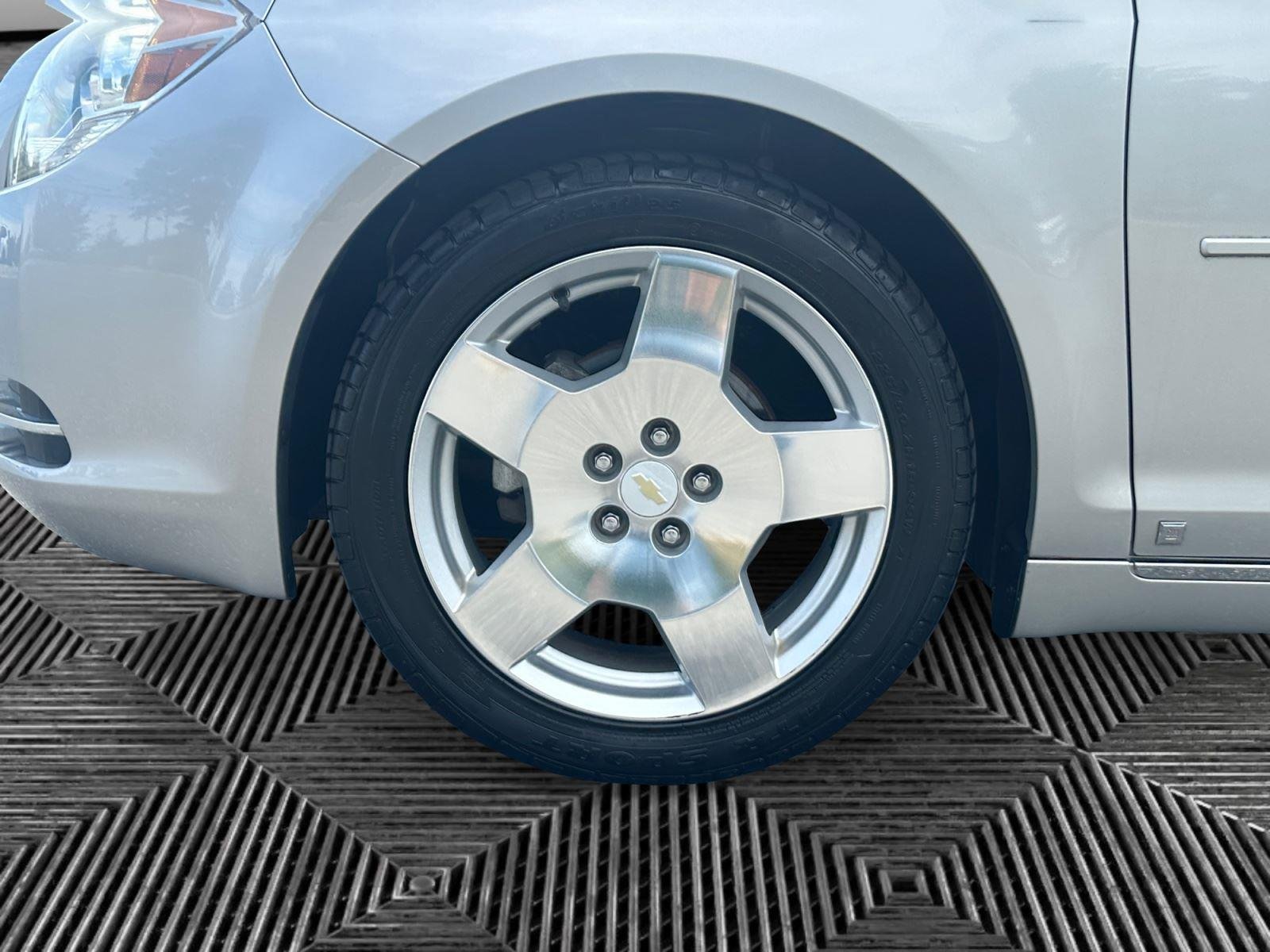 Used 2008 Silverstone Metallic Chevrolet LT w/2LT image 9