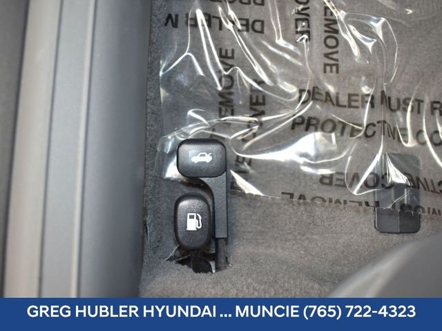 Used 2025 Black Hyundai SEL Convenience image 21