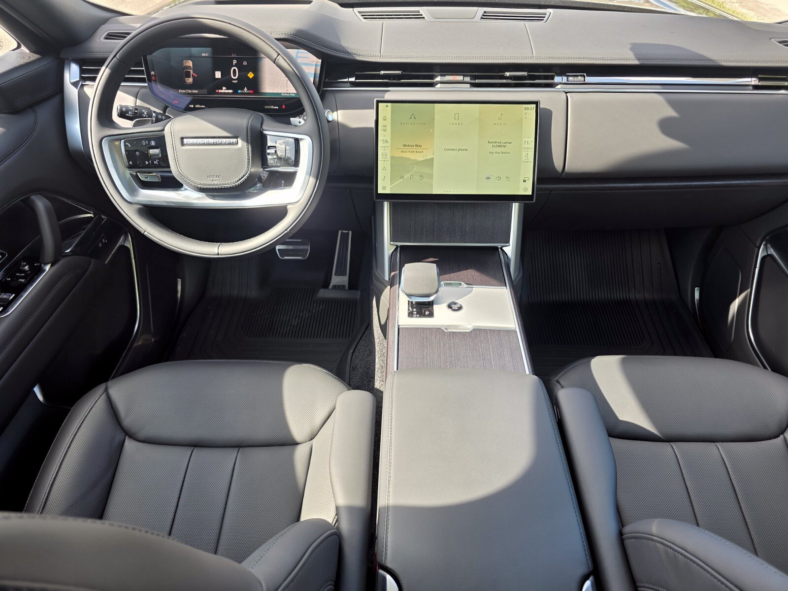 New 2026 Santorini Black Land Rover SE image 4