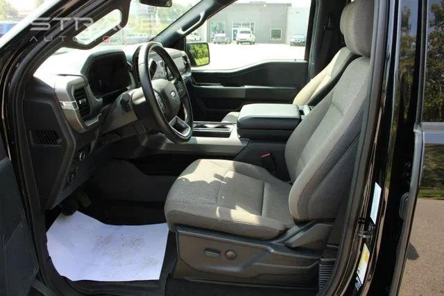 Used 2025 Black Metallic Ford XLT image 7