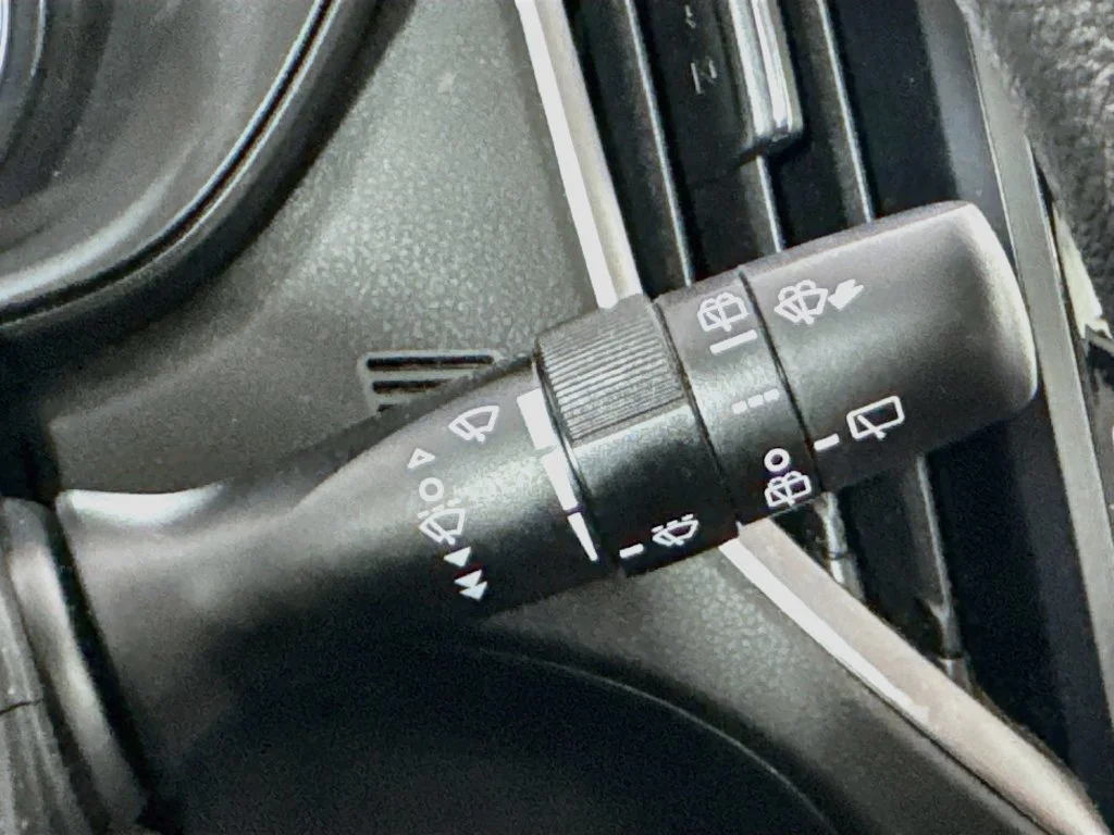 Used 2020 White Subaru Base image 13