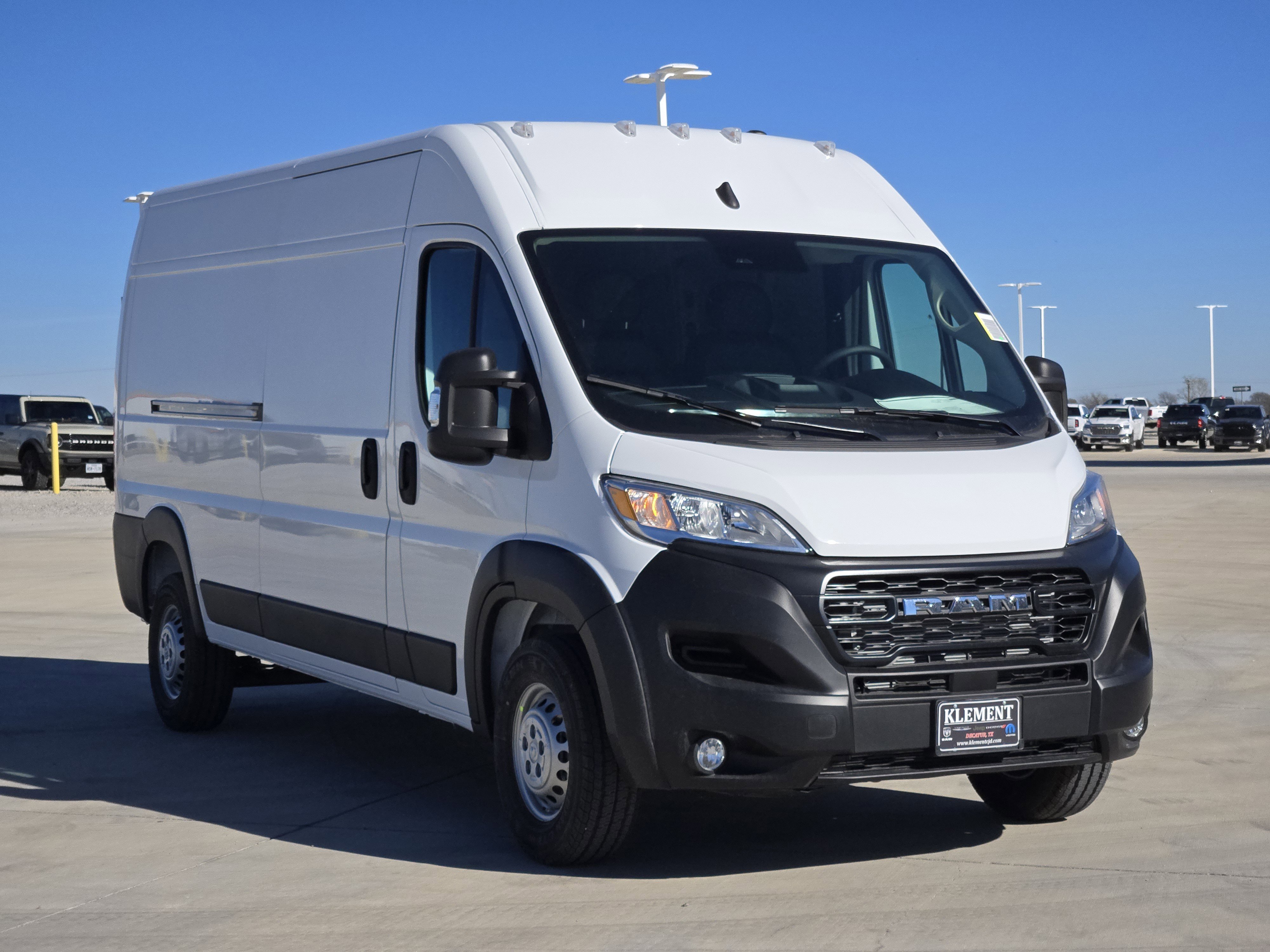 New 2026 Bright White Clear-Coat Exterior Paint RAM Tradesman image 2