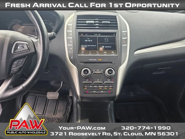 Used 2017 Silver Lincoln Premiere image 12
