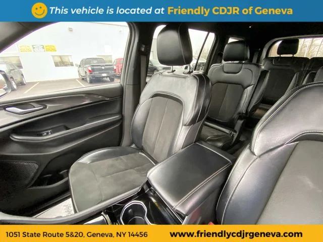 Used 2023 White Jeep Altitude image 10