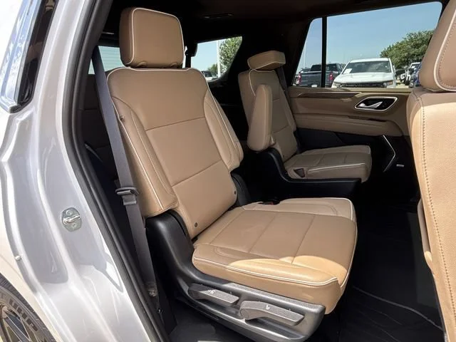 Used 2023 Iridescent Pearl Tricoat Chevrolet Premier image 33