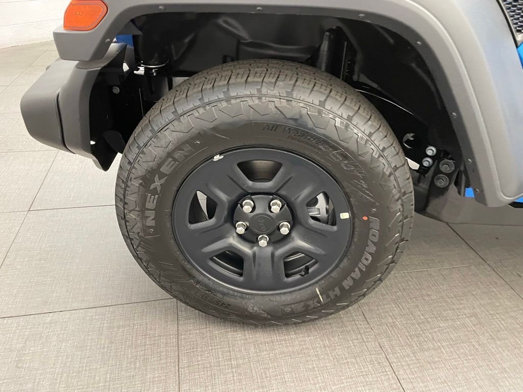 New 2026 Hydro Blue Pearl-Coat Exterior Paint Jeep Sport image 8