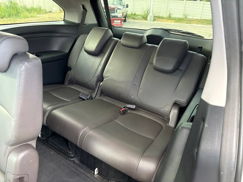 Used 2019 White Diamond Pearl Honda EX-L image 14