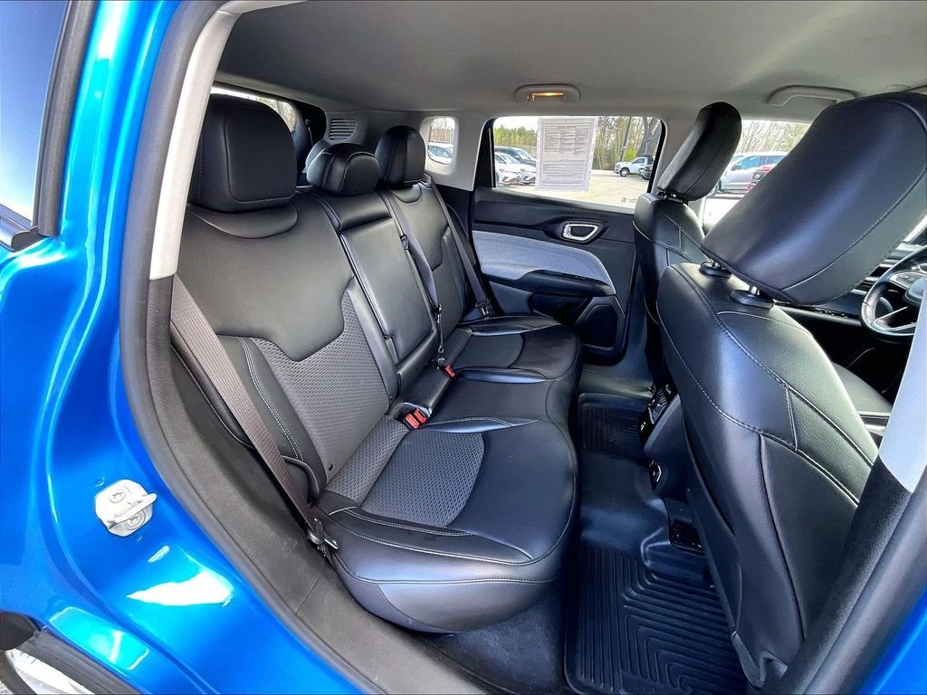 Used 2022 Laser Blue Pearlcoat Jeep Latitude image 15