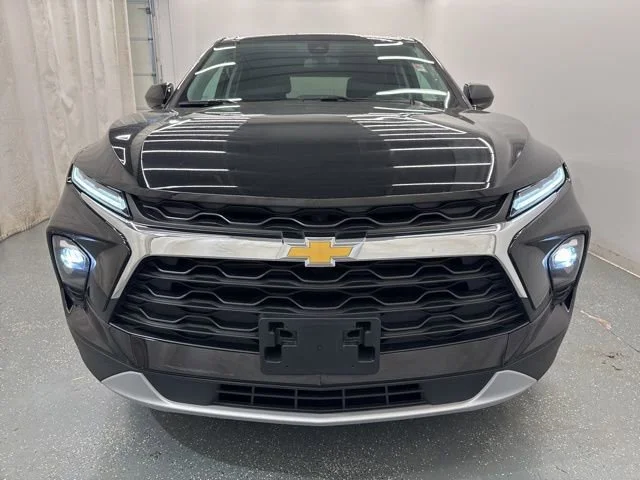 Used 2025 Black Chevrolet 2LT image 4