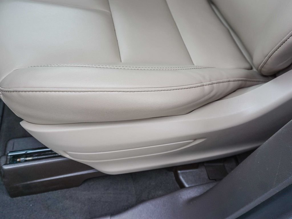 Used 2022 White Lincoln Standard image 19