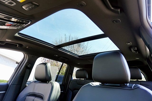 New 2026 Diamond Black Crystal Pearl-Coat Exterior Paint Jeep Limited image 20