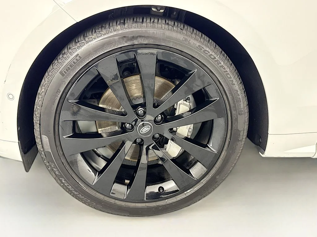 Certified Used 2025 White Land Rover Dynamic SE image 32