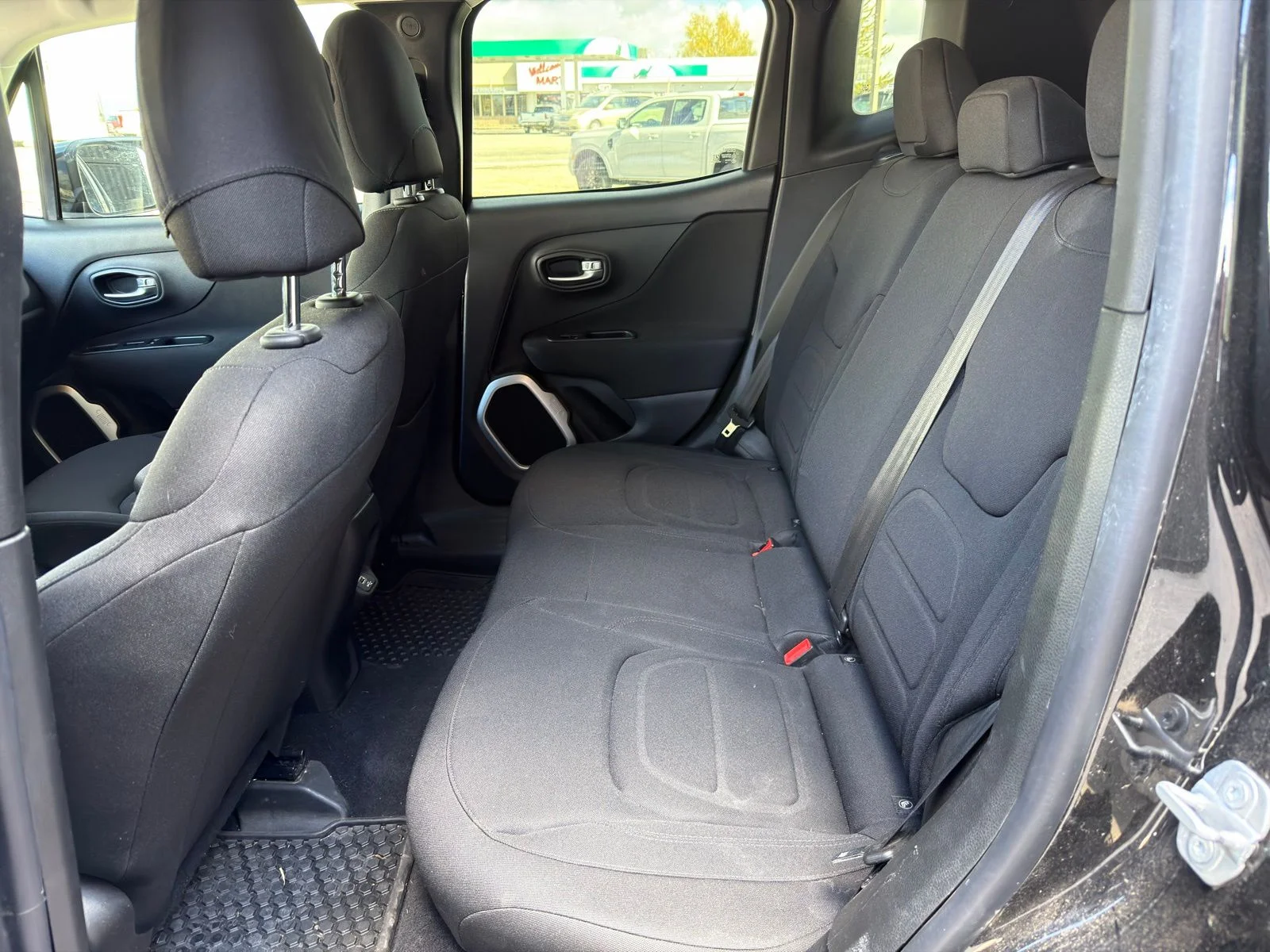 Used 2018 Black Jeep Latitude image 10