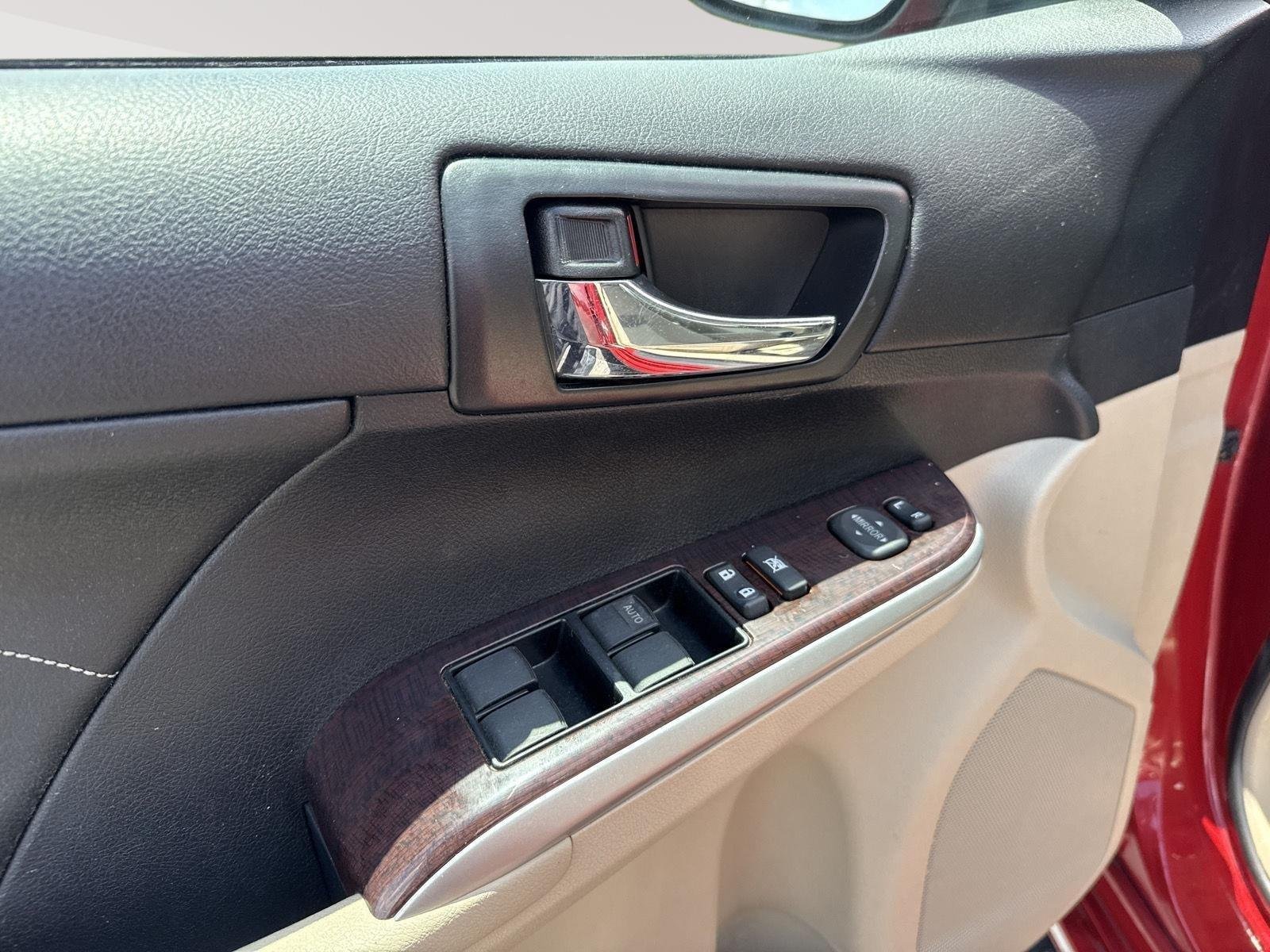 Used 2014 Barcelona Red Metallic Toyota XLE image 18