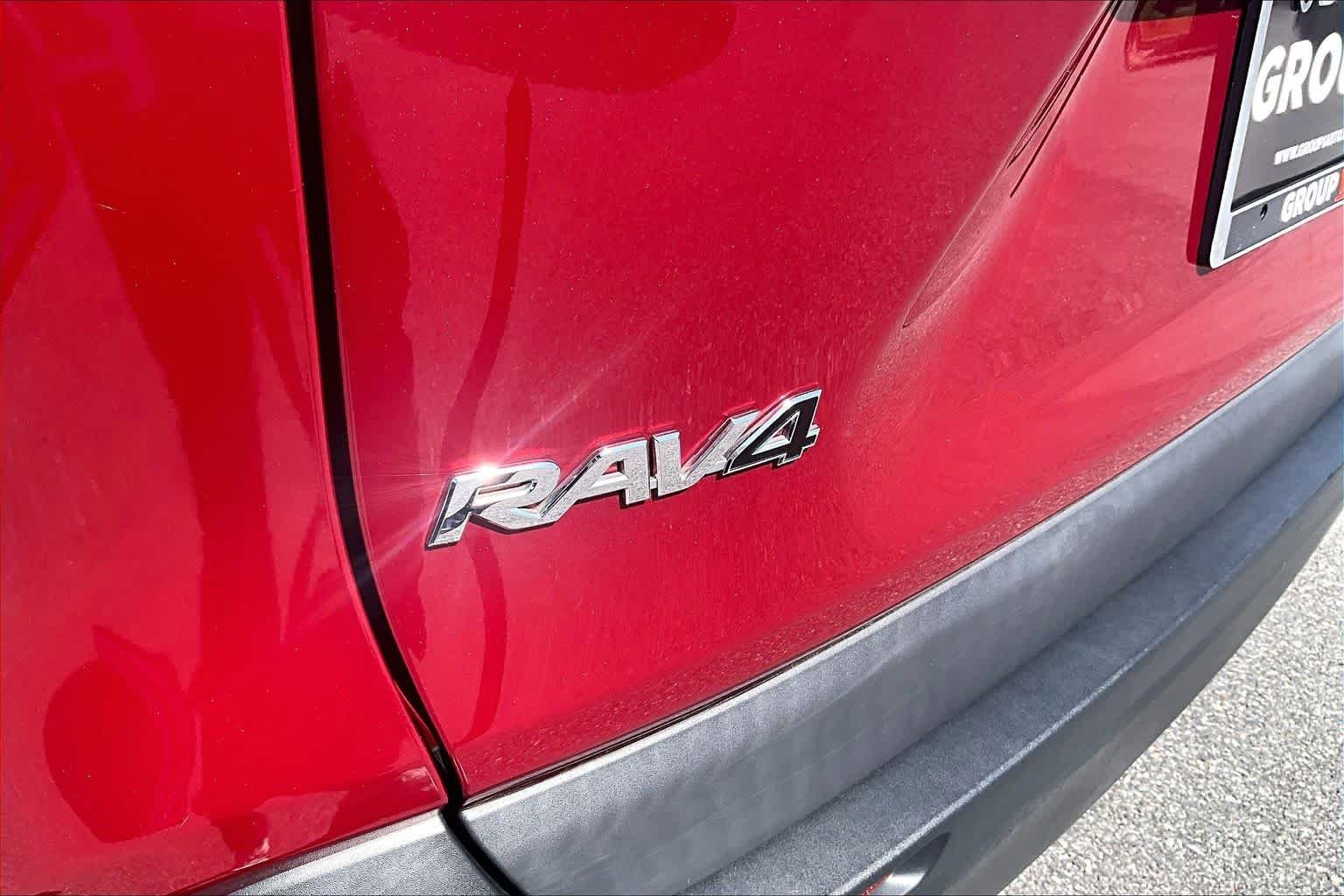 Used 2021 Ruby Flare Pearl Toyota XLE image 30