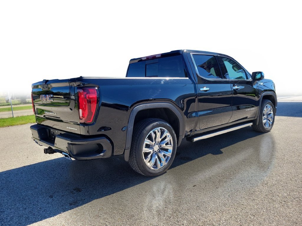 Used 2025 Onyx Black GMC Denali image 4