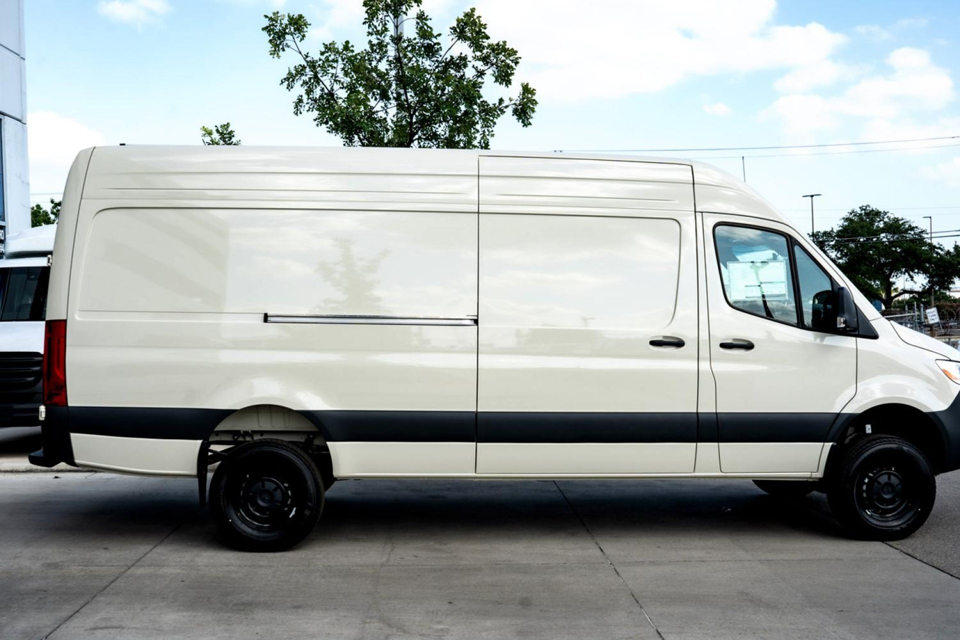 New 2025 Pebble+Gray Mercedes-Benz Cargo 170 WB image 33
