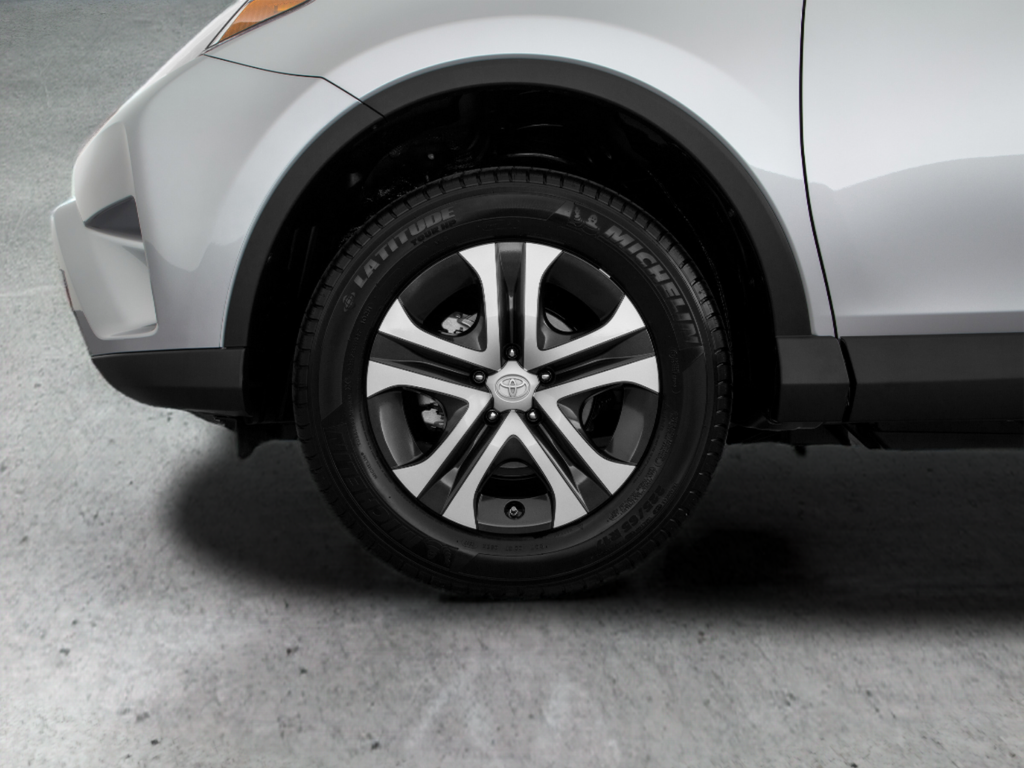 Used 2018 Silver Toyota LE image 49