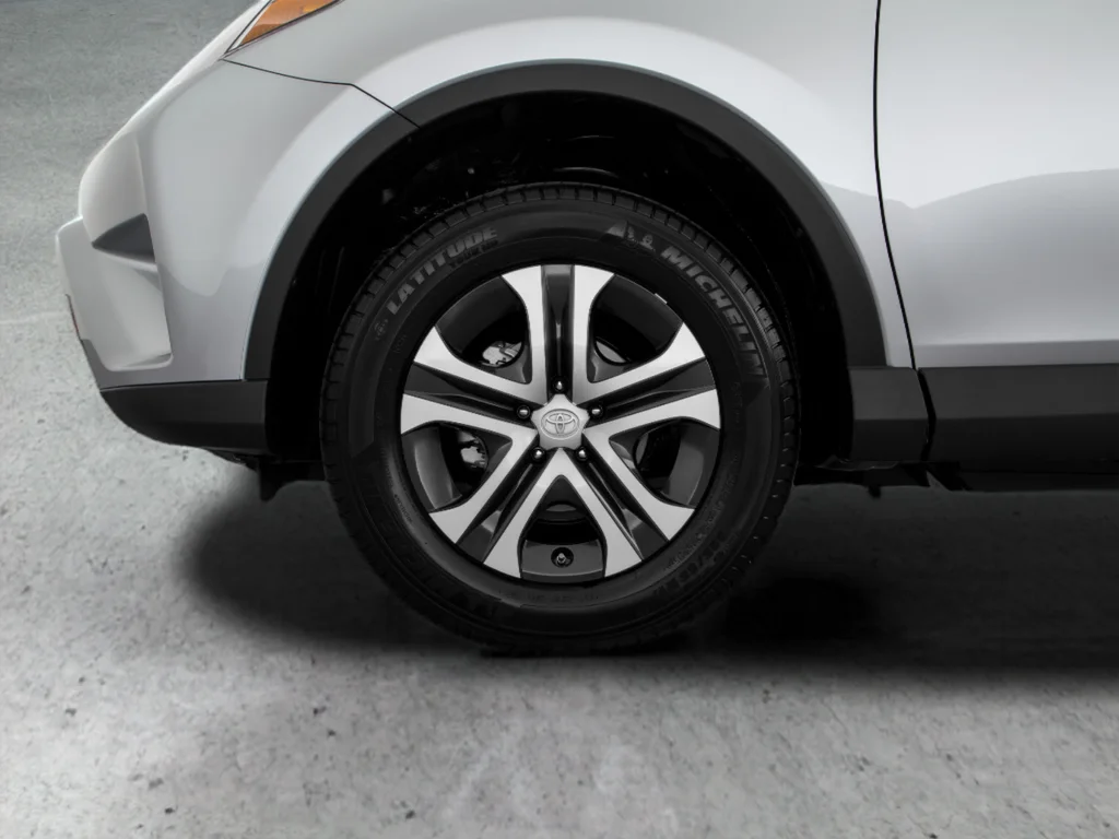 Used 2018 Silver Toyota LE image 49