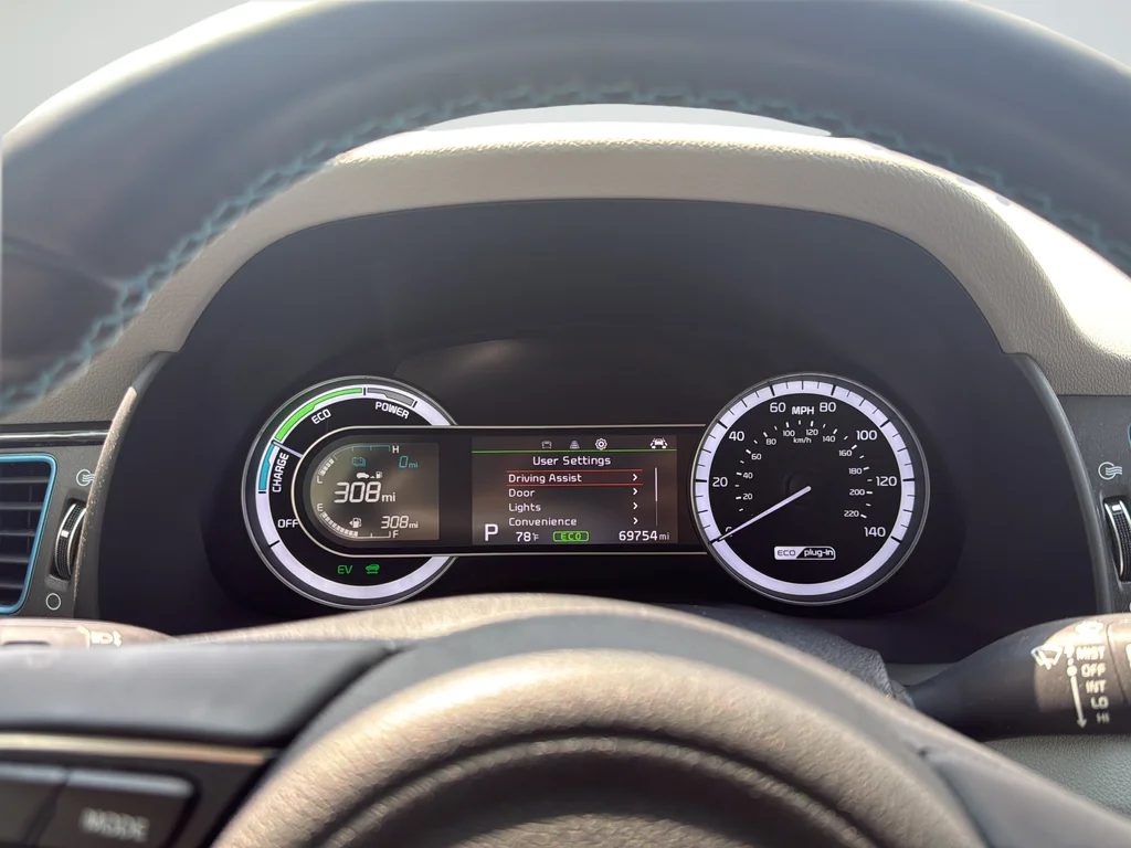 Used 2019 White Kia EX image 38