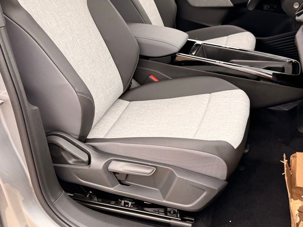 New 2025 Silver Mist Metallic Volkswagen Pro image 27