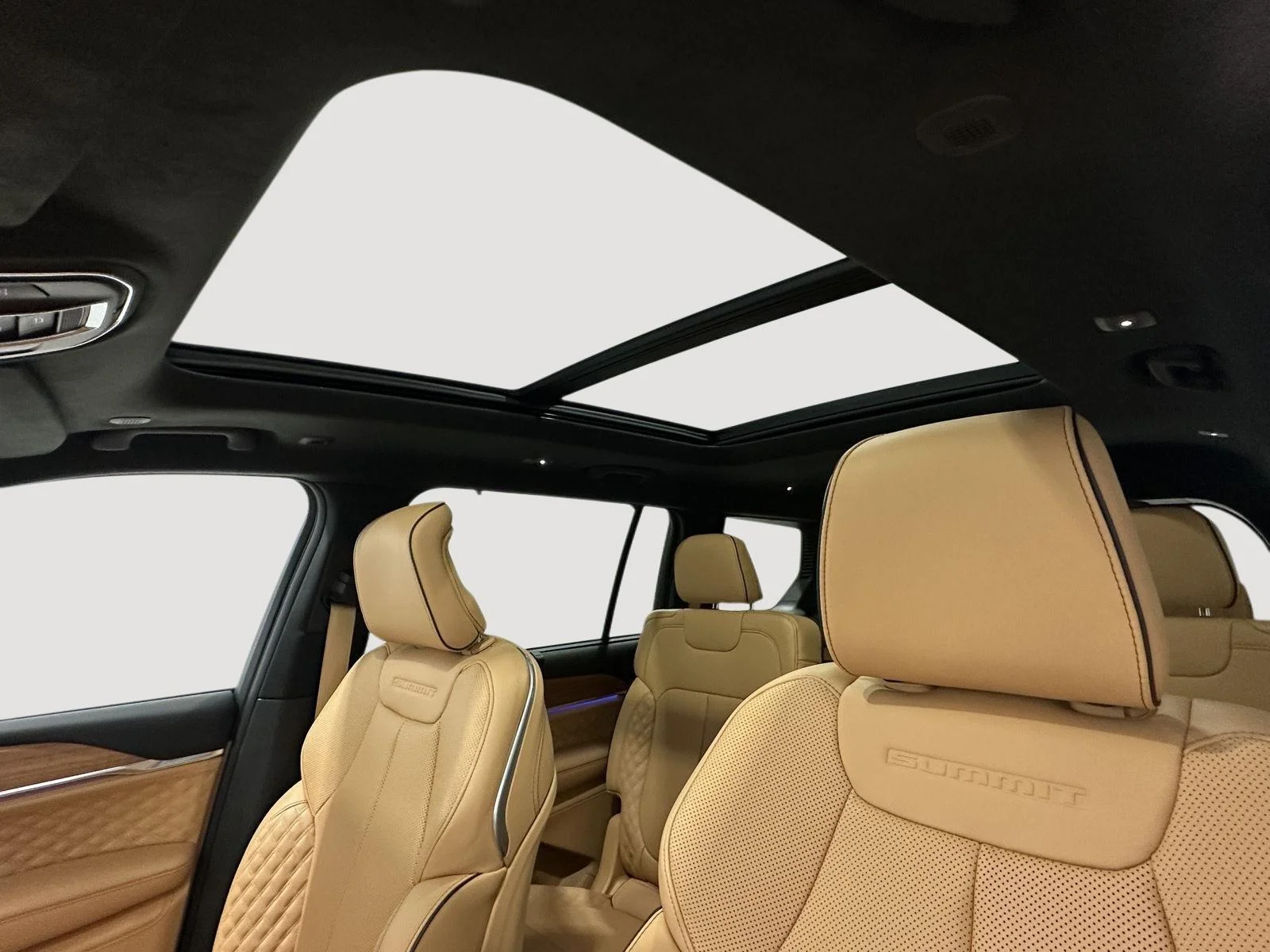 Used 2025 White Jeep Summit image 16