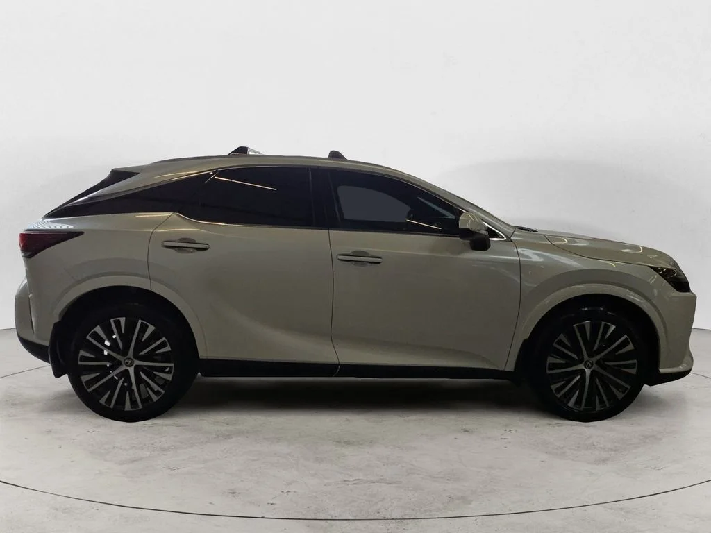 Used 2023 White Lexus 350h Premium Plus image 4