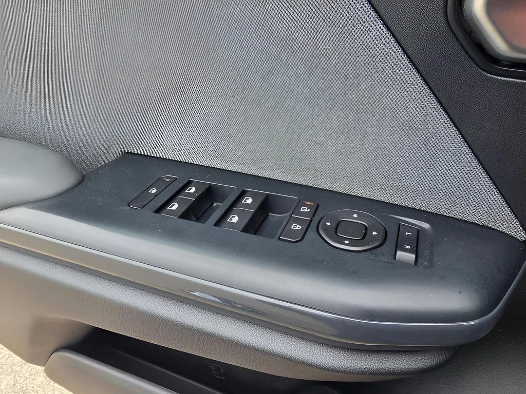 Used 2025 Aurora Black Pearl Kia EX image 19