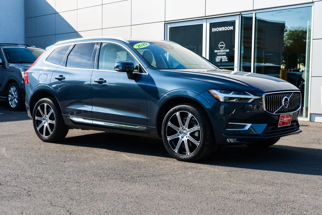 Used 2019 Blue Volvo T6 Inscription image 1