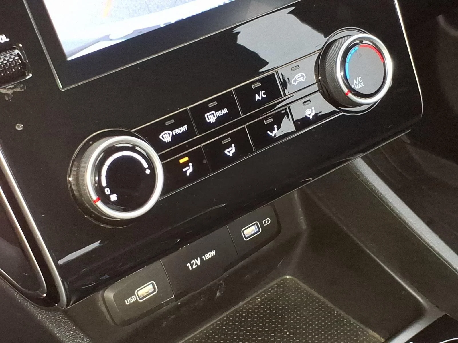 Used 2022 Shimmering Silver Hyundai SE image 17