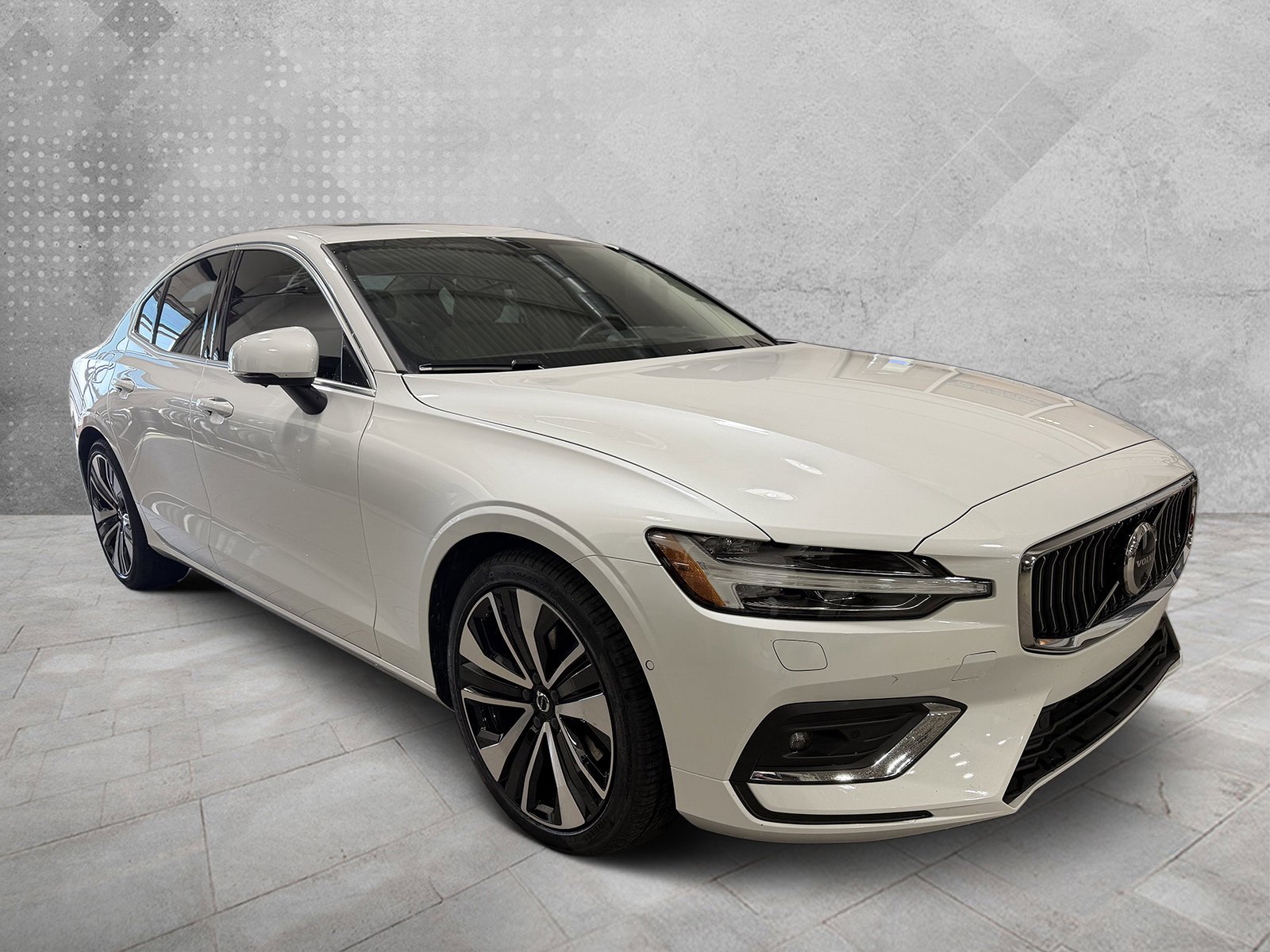 2023 Volvo S60 B5 Ultimate Bright Theme AWD's photo