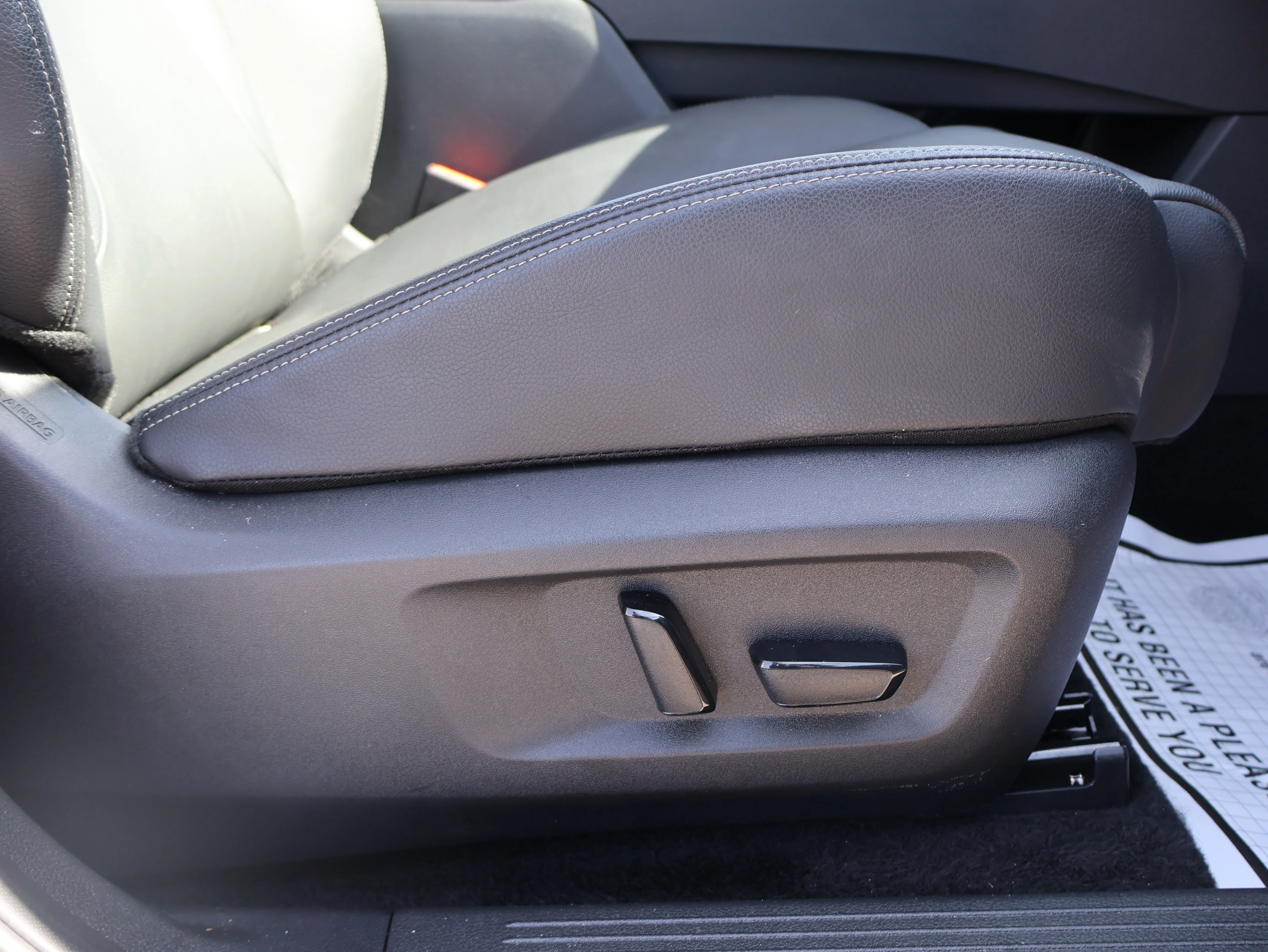 Used 2025 Gun Metallic Nissan SL image 10