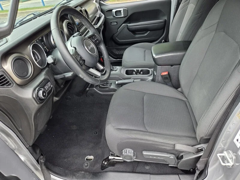 Used 2018 Billet Silver Metallic Clearco JEEP UNLIMITED SPORT S image 11