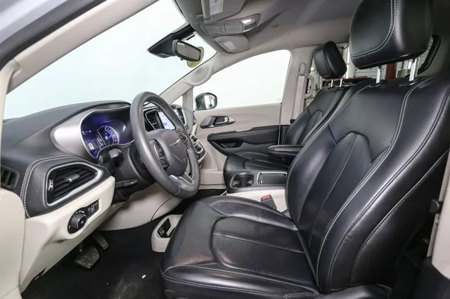Used 2023 Silver Chrysler Touring L image 40
