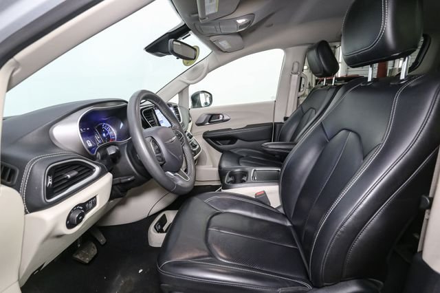 Used 2023 Silver Chrysler Touring L image 40