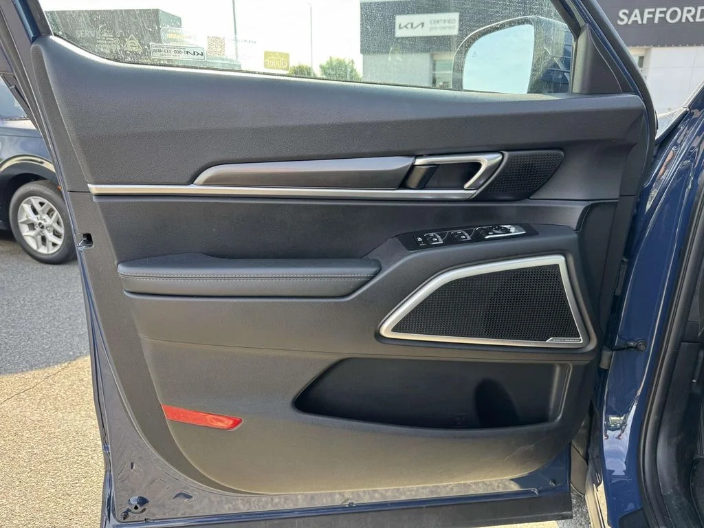 Used 2023 Black Kia S image 26